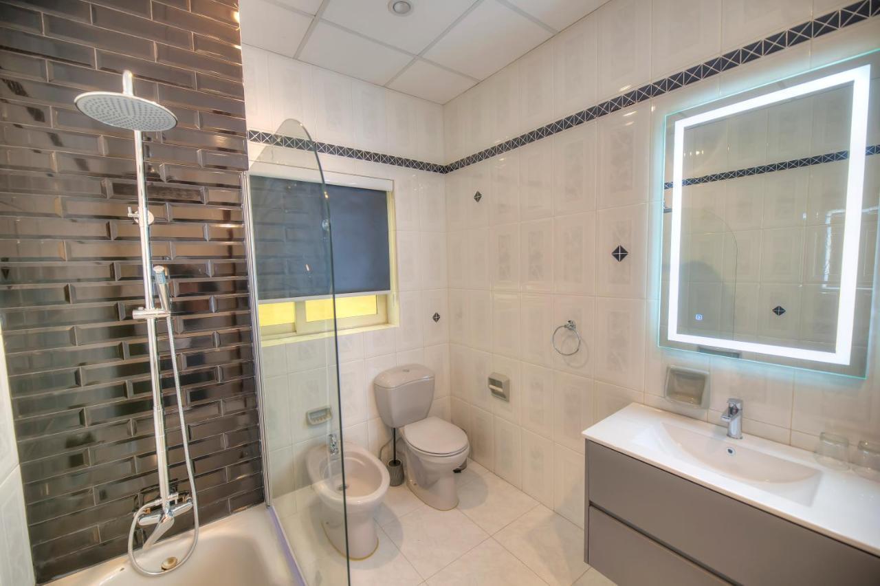 Beautifully Furnished Seafront 4 Bedrooms Goslm-4 Sliema Eksteriør billede