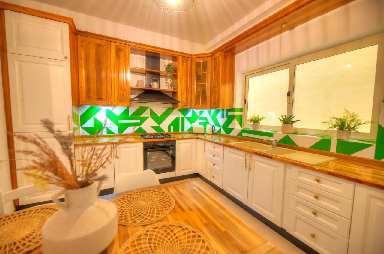 Beautifully Furnished Seafront 4 Bedrooms Goslm-4 Sliema Eksteriør billede