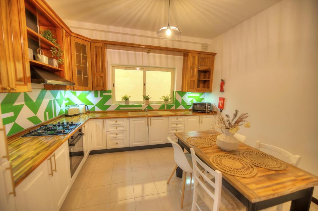 Beautifully Furnished Seafront 4 Bedrooms Goslm-4 Sliema Eksteriør billede